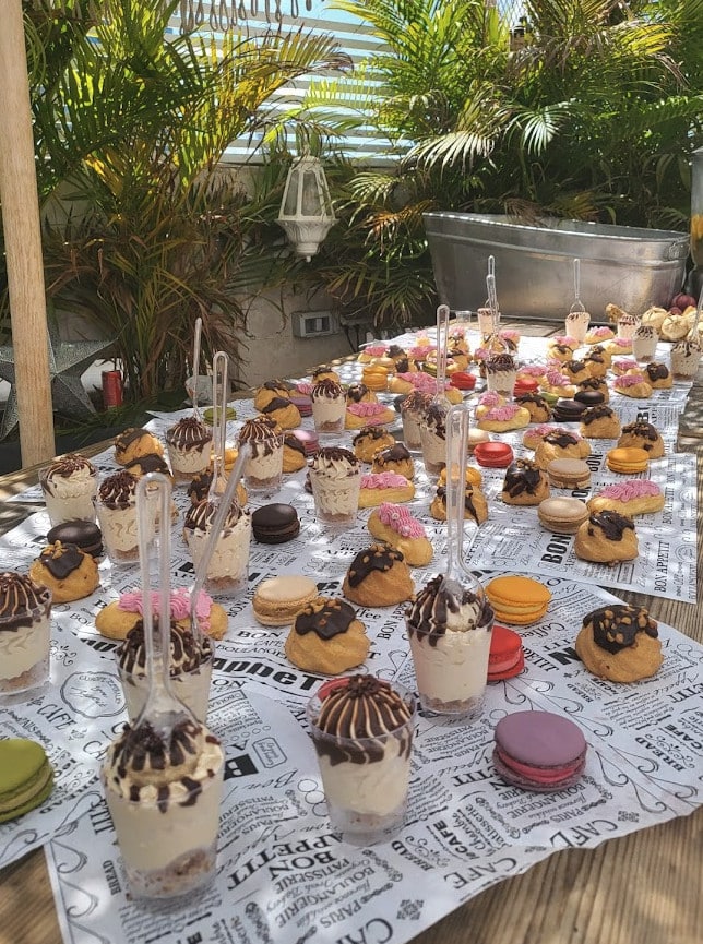 קייטרינג לברית מילה עמדת קינוחים